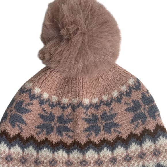 Cozy Fair Isle knit Beanie With Pom Pom - Picture 2 of 4